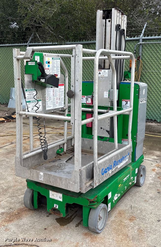 image for item DU0328 2016 Genie GR-20 vertical lift