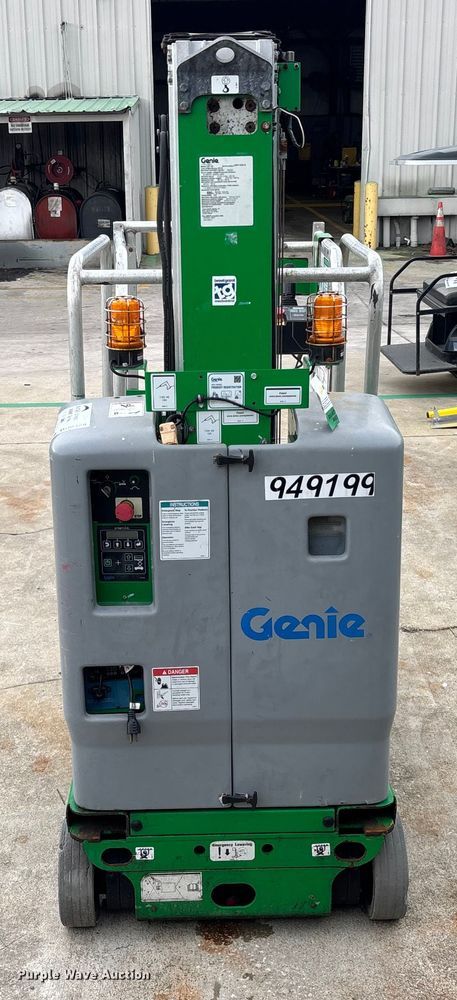 image for item DU0328 2016 Genie GR-20 vertical lift