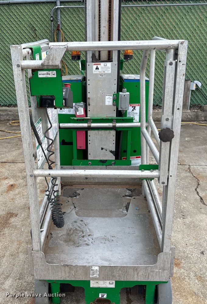 image for item DU0328 2016 Genie GR-20 vertical lift