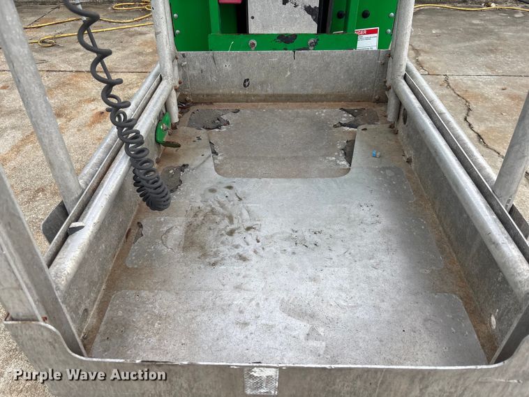 image for item DU0328 2016 Genie GR-20 vertical lift