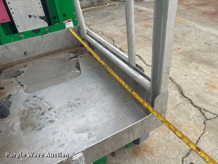 image for item DU0328 2016 Genie GR-20 vertical lift