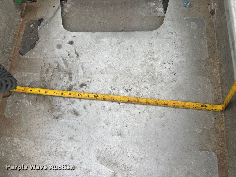 image for item DU0328 2016 Genie GR-20 vertical lift