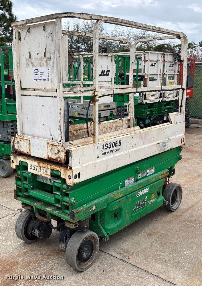 image for item DU0329 2016 JLG 1930ES scissor lift
