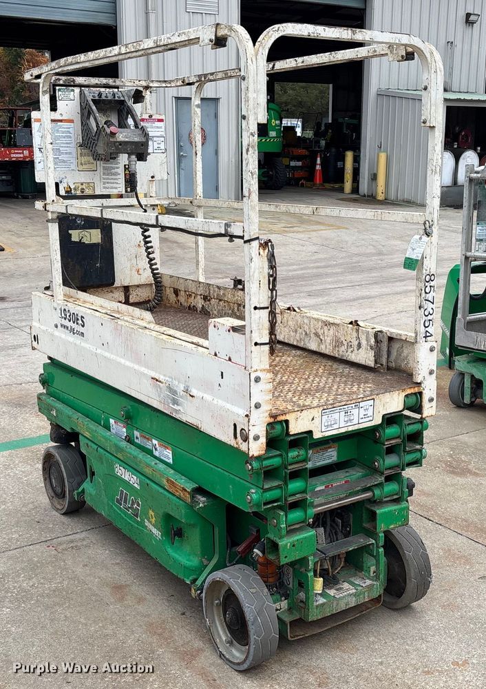 image for item DU0329 2016 JLG 1930ES scissor lift