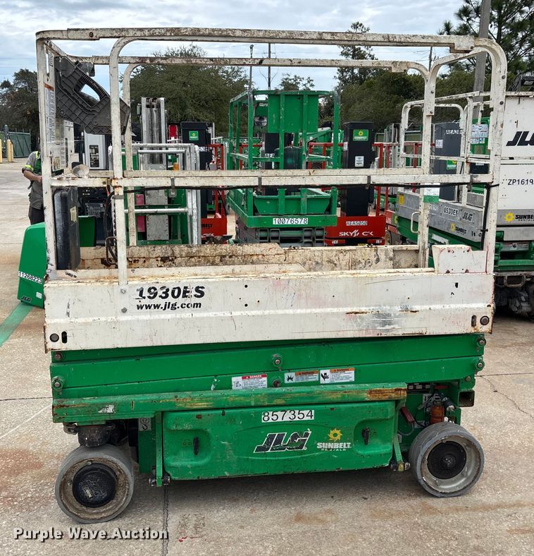 image for item DU0329 2016 JLG 1930ES scissor lift