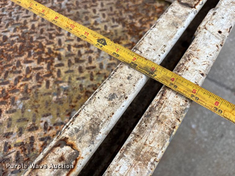 image for item DU0329 2016 JLG 1930ES scissor lift