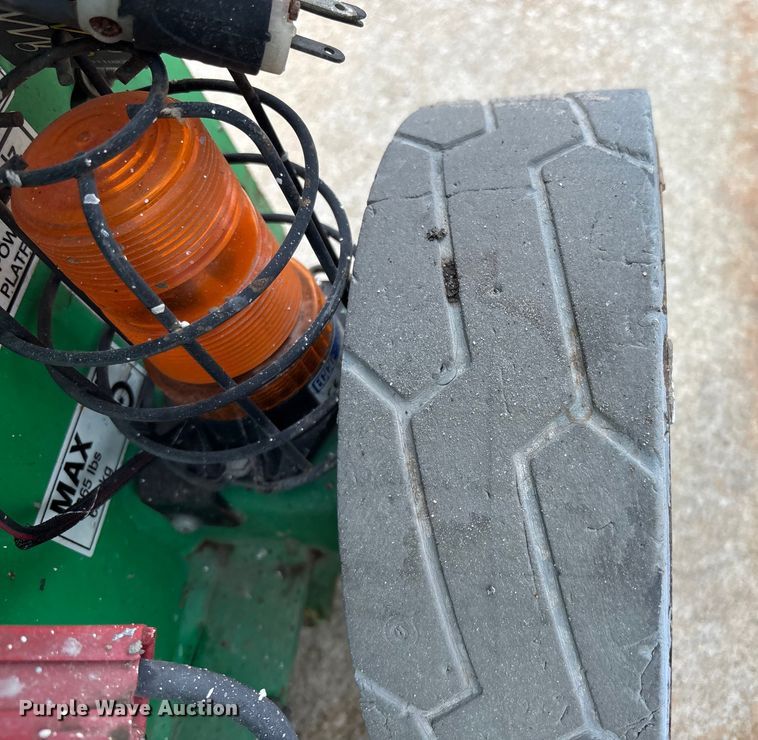 image for item DU0329 2016 JLG 1930ES scissor lift