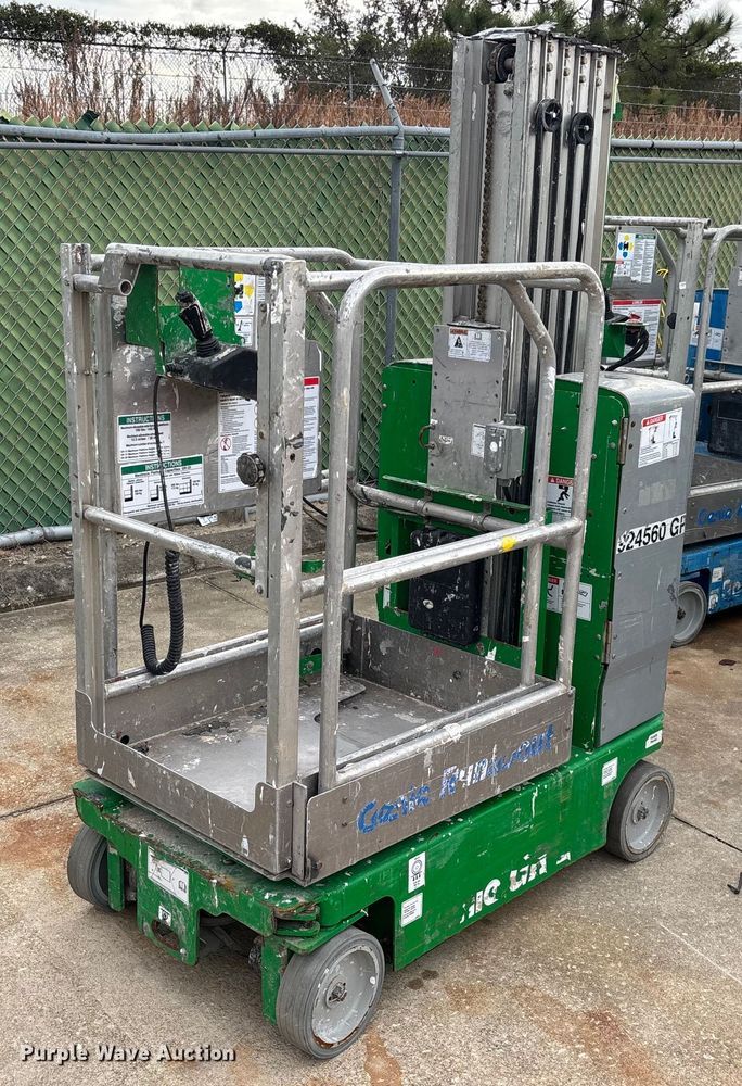 image for item DU0330 2016 Genie GR-20 vertical lift