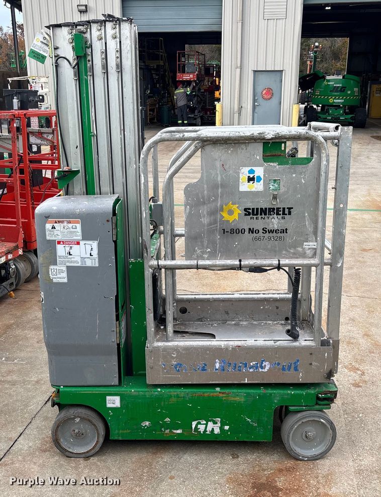 image for item DU0330 2016 Genie GR-20 vertical lift