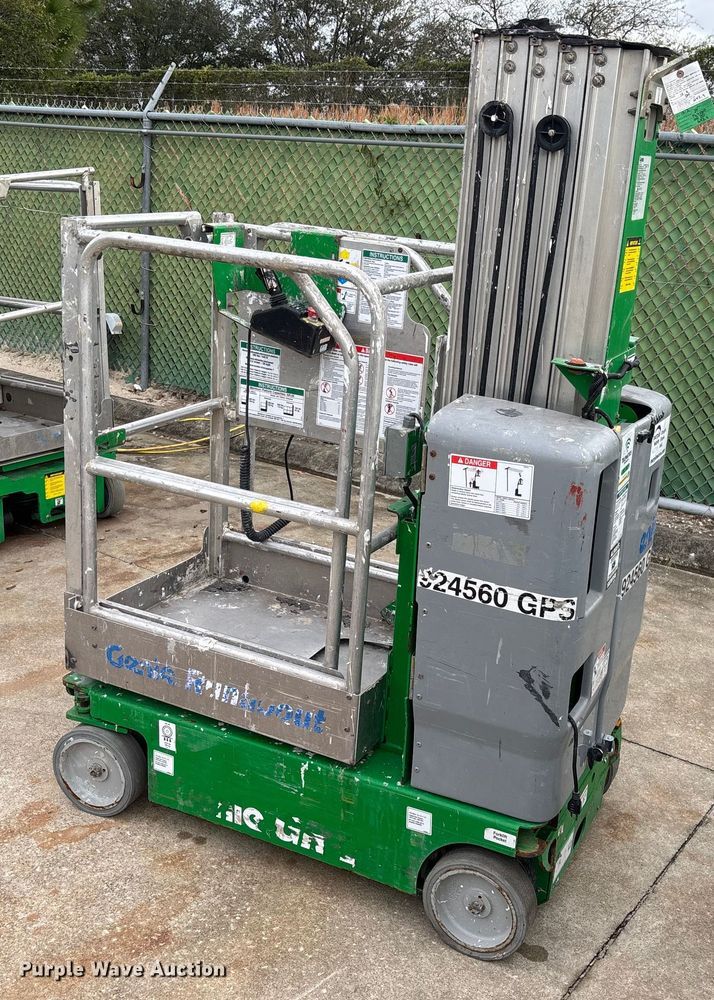 image for item DU0330 2016 Genie GR-20 vertical lift