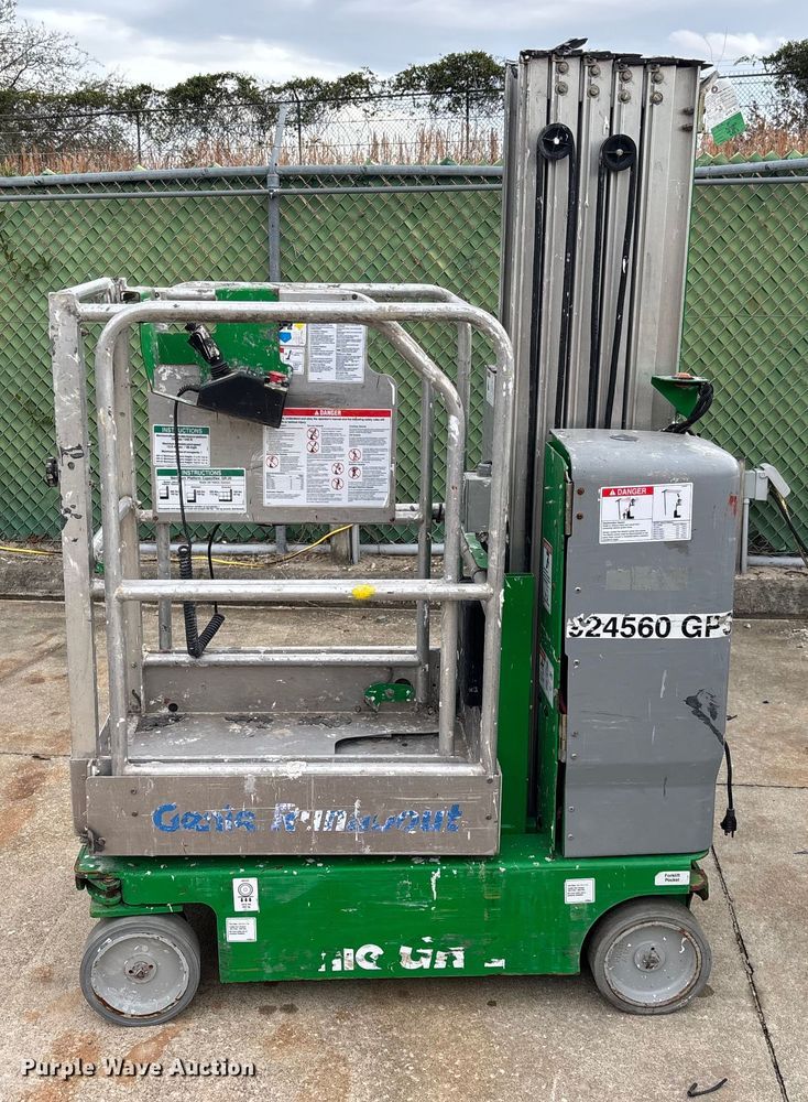 image for item DU0330 2016 Genie GR-20 vertical lift