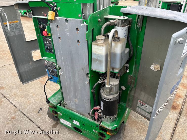 image for item DU0330 2016 Genie GR-20 vertical lift