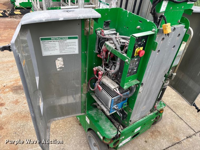 image for item DU0330 2016 Genie GR-20 vertical lift