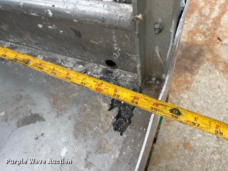 image for item DU0330 2016 Genie GR-20 vertical lift