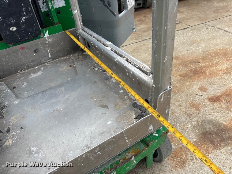 image for item DU0330 2016 Genie GR-20 vertical lift