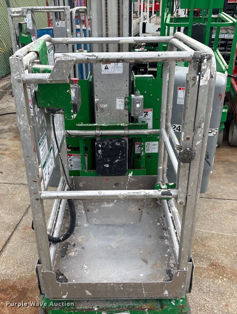 image for item DU0330 2016 Genie GR-20 vertical lift