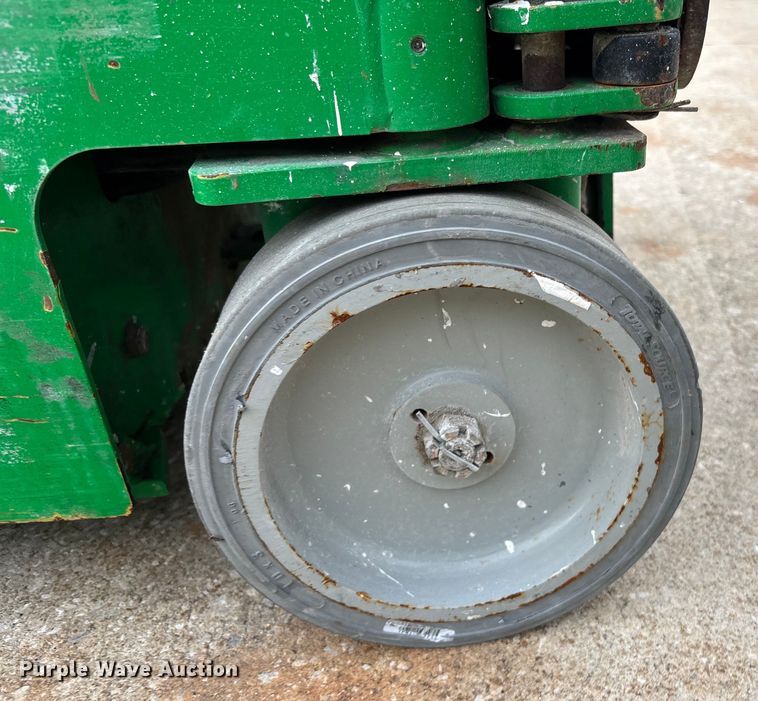 image for item DU0330 2016 Genie GR-20 vertical lift