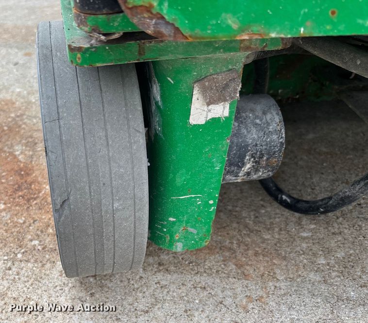 image for item DU0330 2016 Genie GR-20 vertical lift