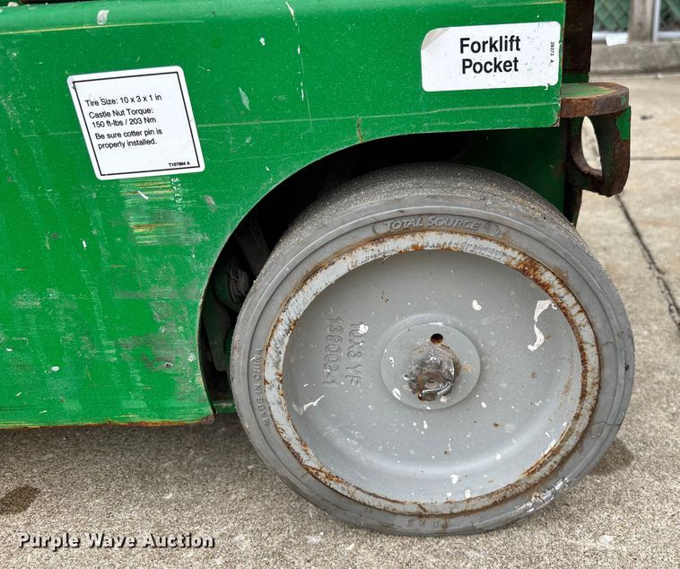 image for item DU0330 2016 Genie GR-20 vertical lift