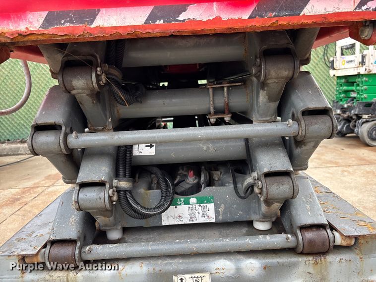 image for item DU0331 2017 SkyJack SJIII 3219 scissor lift