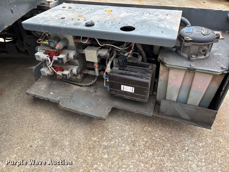 image for item DU0331 2017 SkyJack SJIII 3219 scissor lift