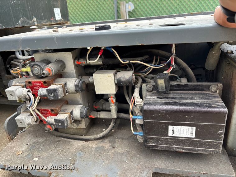 image for item DU0331 2017 SkyJack SJIII 3219 scissor lift