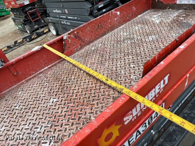 image for item DU0331 2017 SkyJack SJIII 3219 scissor lift