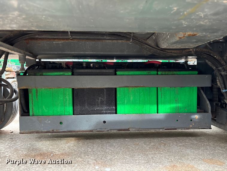 image for item DU0331 2017 SkyJack SJIII 3219 scissor lift