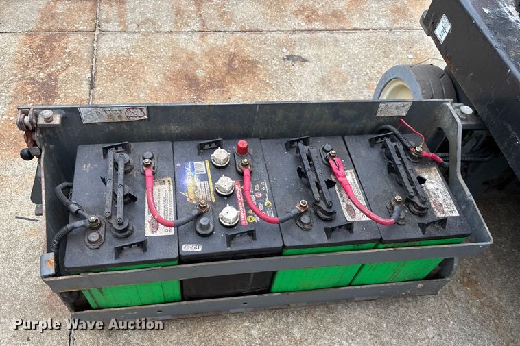 image for item DU0331 2017 SkyJack SJIII 3219 scissor lift