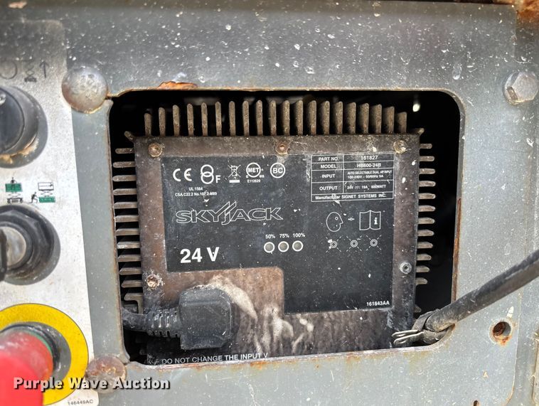 image for item DU0331 2017 SkyJack SJIII 3219 scissor lift