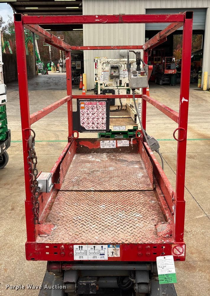 image for item DU0331 2017 SkyJack SJIII 3219 scissor lift
