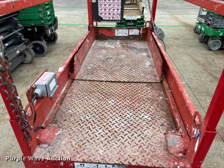 image for item DU0331 2017 SkyJack SJIII 3219 scissor lift