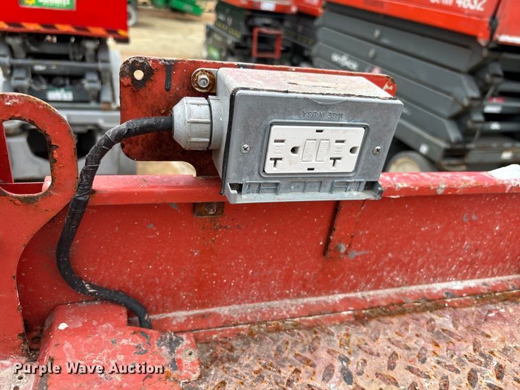 image for item DU0331 2017 SkyJack SJIII 3219 scissor lift