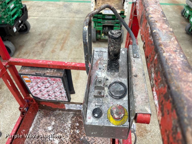 image for item DU0331 2017 SkyJack SJIII 3219 scissor lift