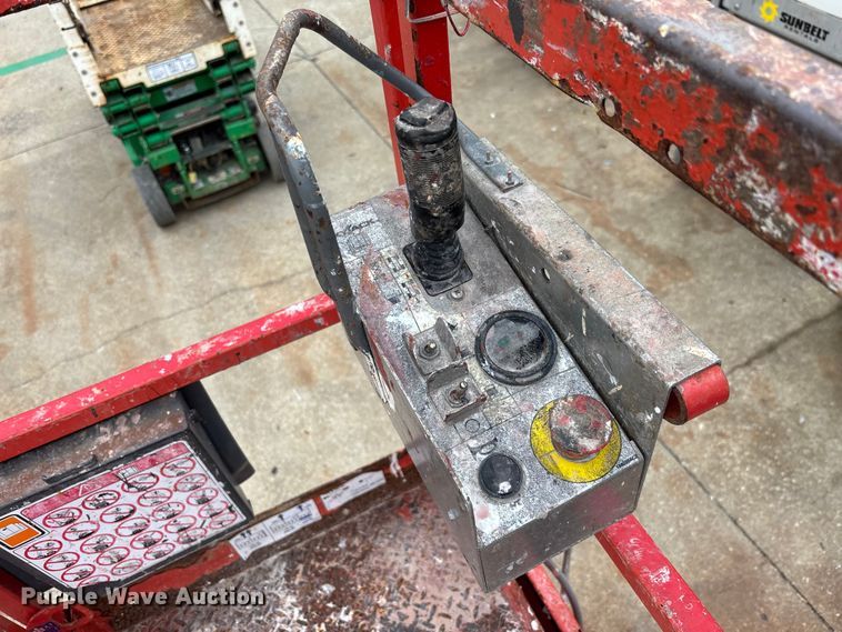 image for item DU0331 2017 SkyJack SJIII 3219 scissor lift