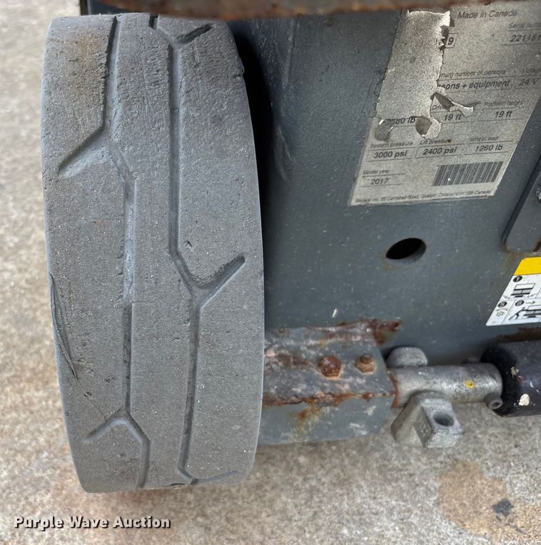 image for item DU0331 2017 SkyJack SJIII 3219 scissor lift