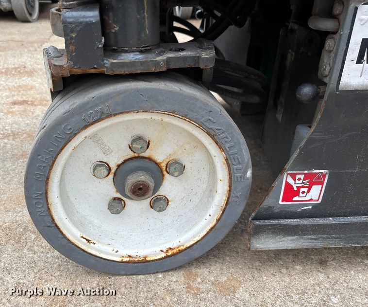 image for item DU0331 2017 SkyJack SJIII 3219 scissor lift