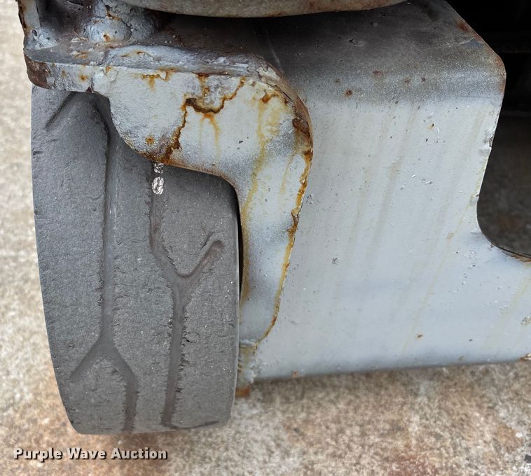 image for item DU0331 2017 SkyJack SJIII 3219 scissor lift