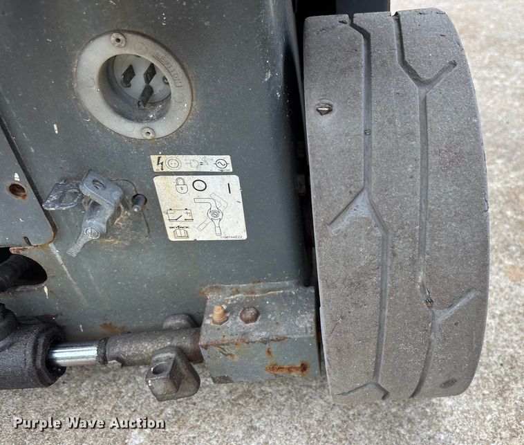 image for item DU0331 2017 SkyJack SJIII 3219 scissor lift