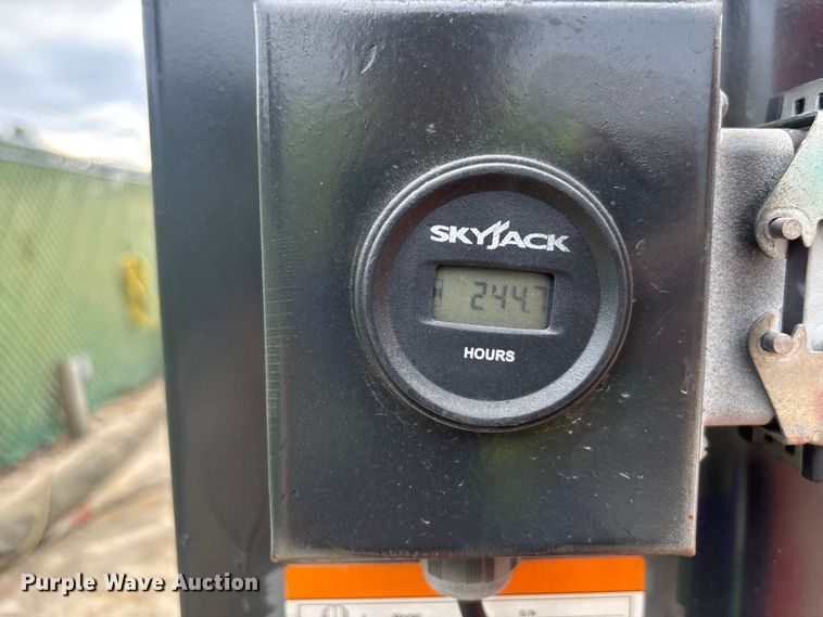 image for item DU0332 2018 SkyJack SJ16 vertical lift