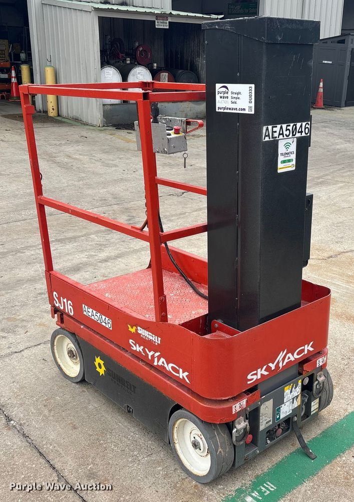 image for item DU0333 2018 SkyJack SJ16 vertical lift