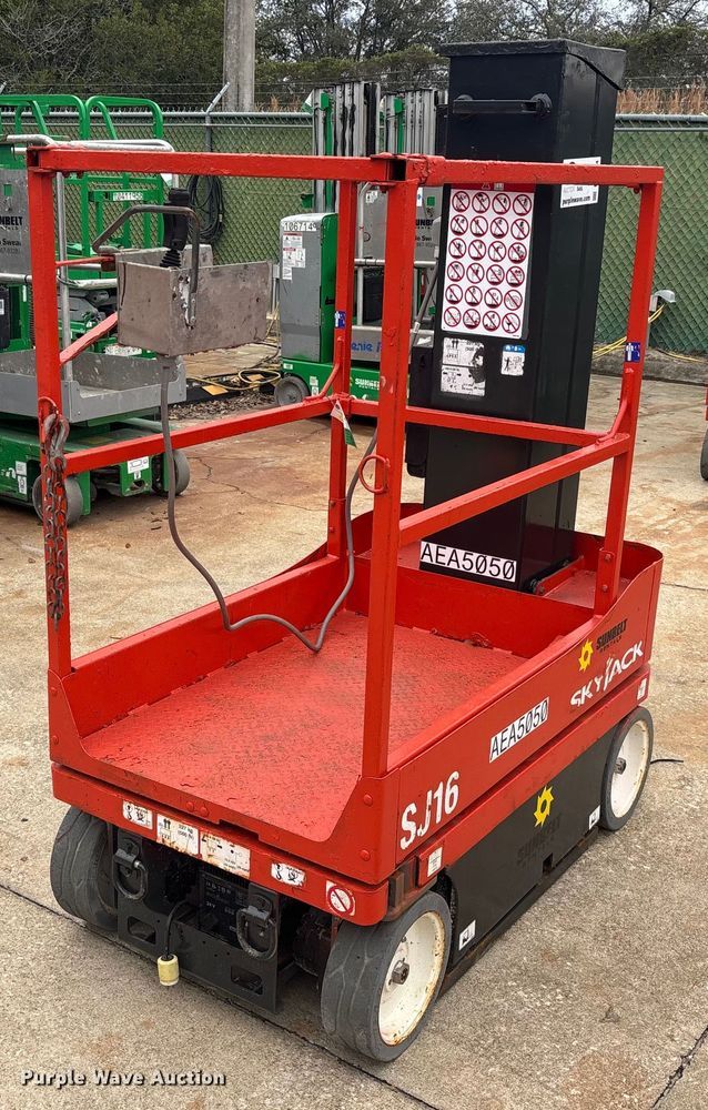 image for item DU0334 2018 SkyJack SJ16 vertical lift