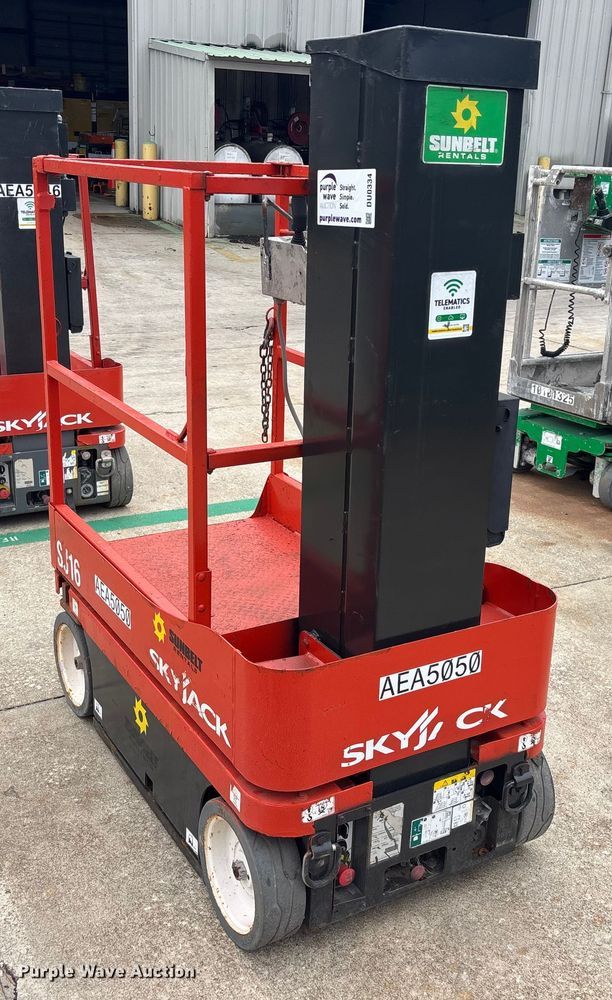 image for item DU0334 2018 SkyJack SJ16 vertical lift