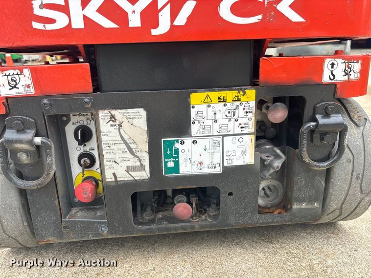 image for item DU0334 2018 SkyJack SJ16 vertical lift