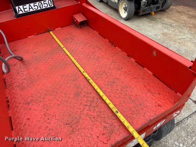 image for item DU0334 2018 SkyJack SJ16 vertical lift