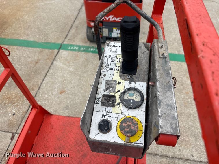 image for item DU0334 2018 SkyJack SJ16 vertical lift