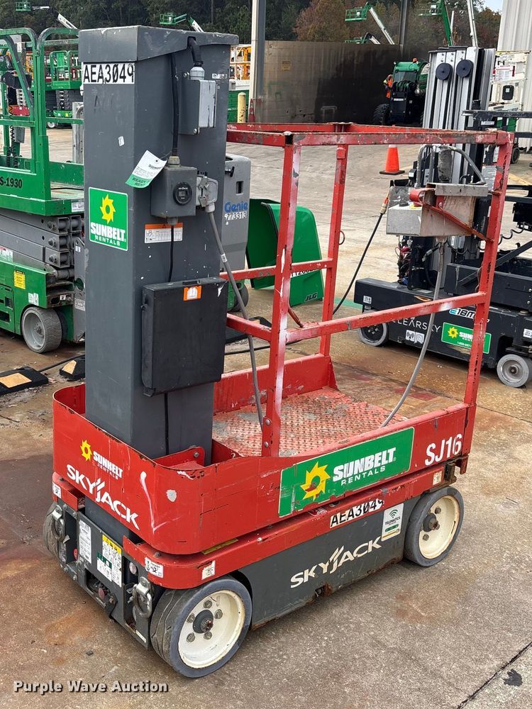 image for item DU0335 2017 SkyJack SJ16 vertical lift