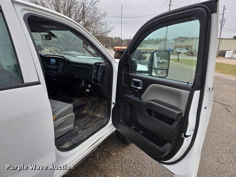 image for item DU2656 2015 Chevrolet Silverado 2500HD Crew Cab utility bed pickup truck