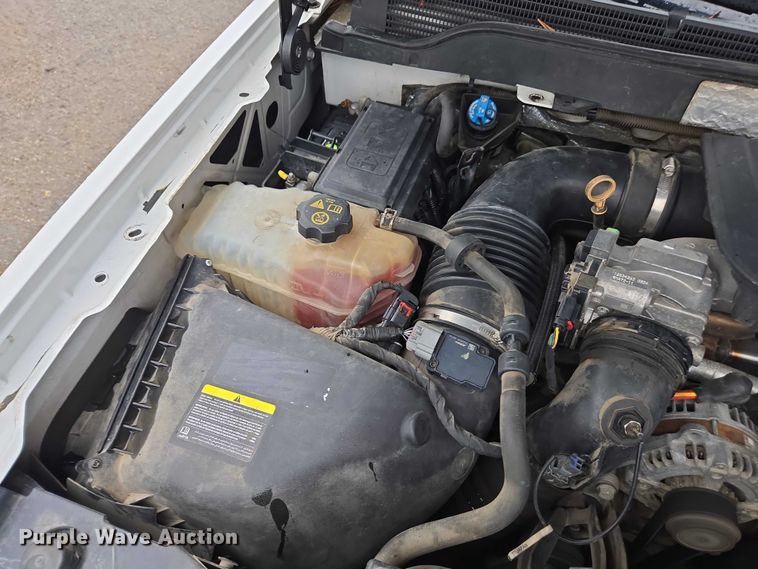 image for item DU2656 2015 Chevrolet Silverado 2500HD Crew Cab utility bed pickup truck