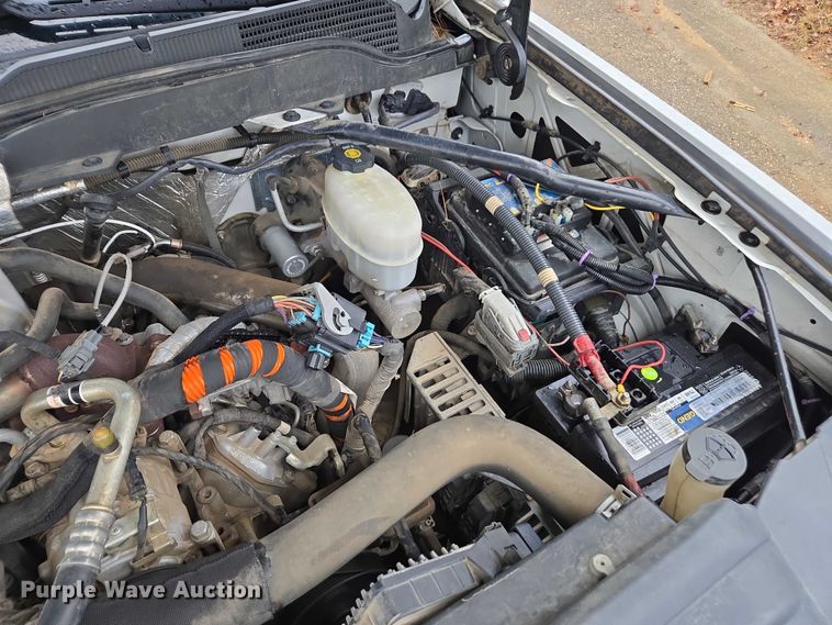 image for item DU2656 2015 Chevrolet Silverado 2500HD Crew Cab utility bed pickup truck